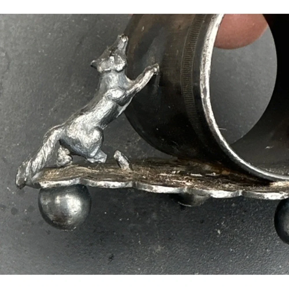 ANTIQUE VICTORIAN WILCOX SILVERPLATE NAPKIN RING FOXES